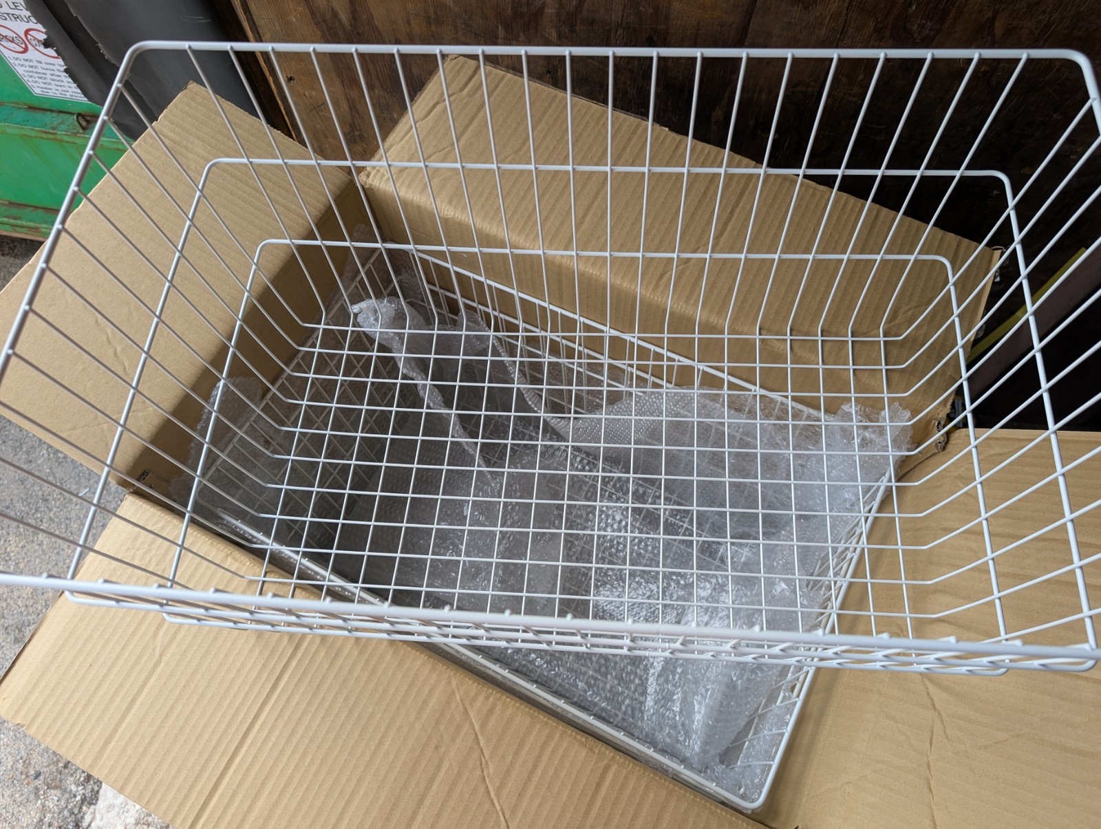 Case of 6 Unbranded 09004-BFA 12 in White Wire Baskets Made in Taiwan in box