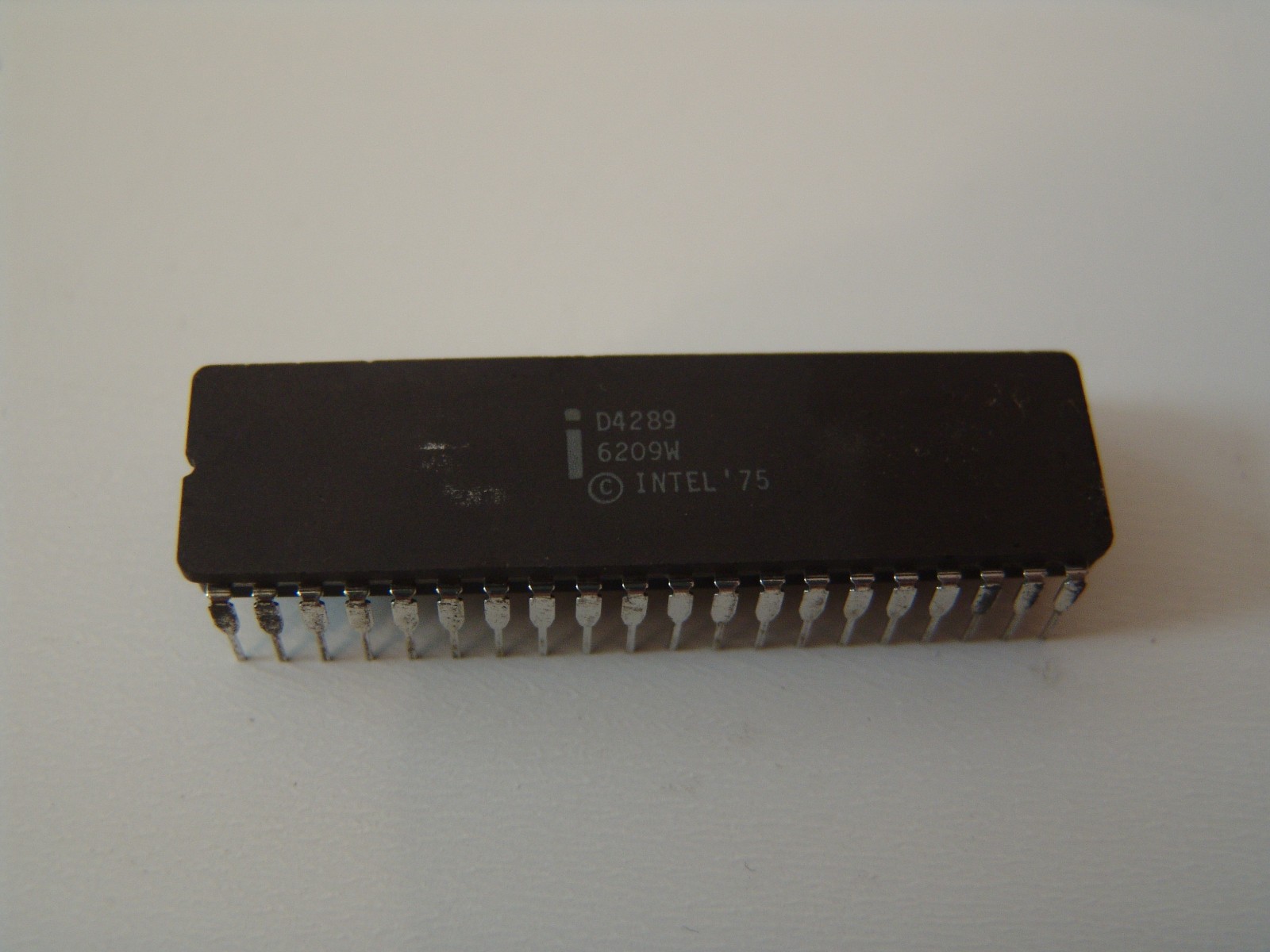 Intel D4289 Inmtegrated Circuit Philippines D/C 8042 NEW OLD STOCK