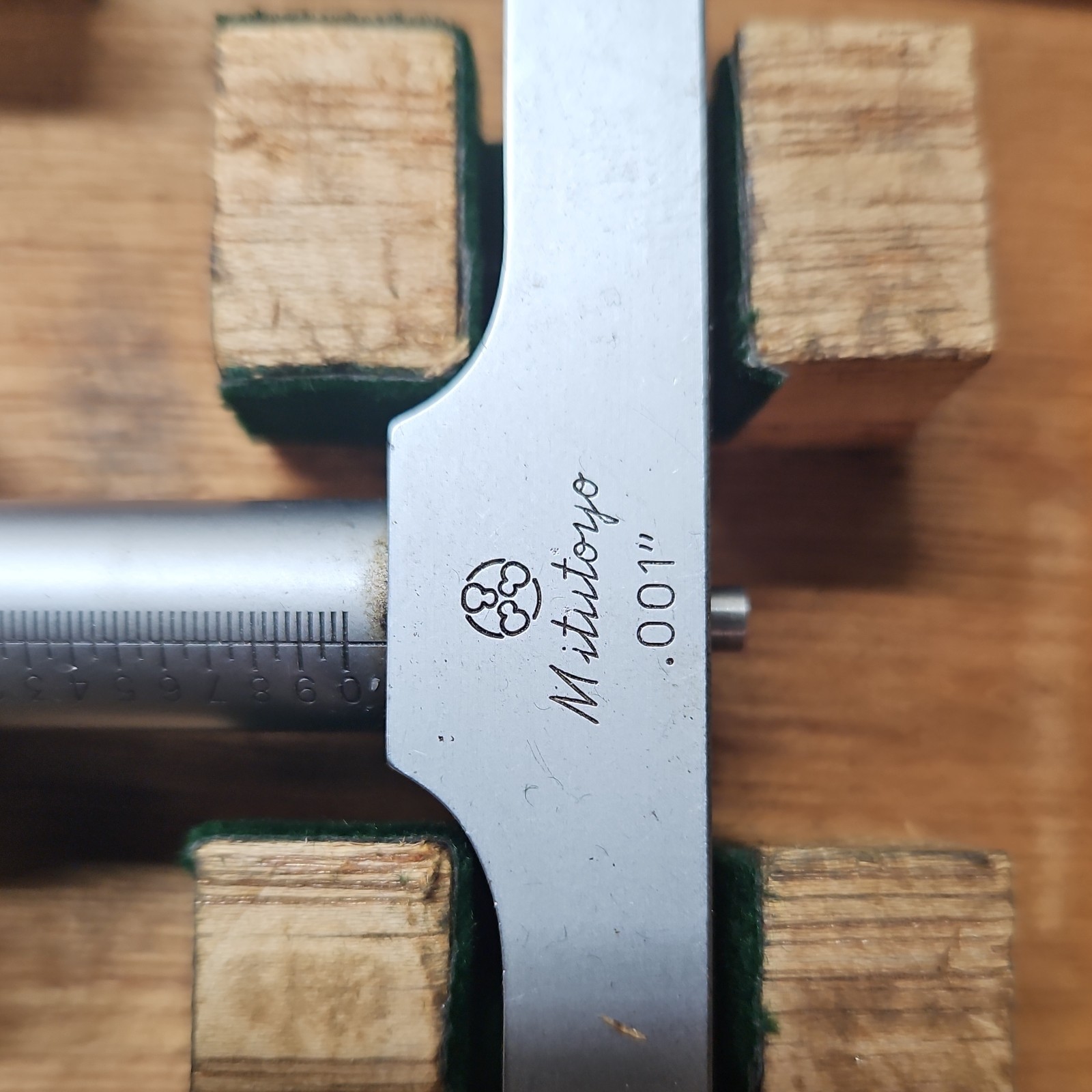 Mitutoyo DMC4 Depth Micrometer 6″ Mechanical 0.001″ Resolution 129-132