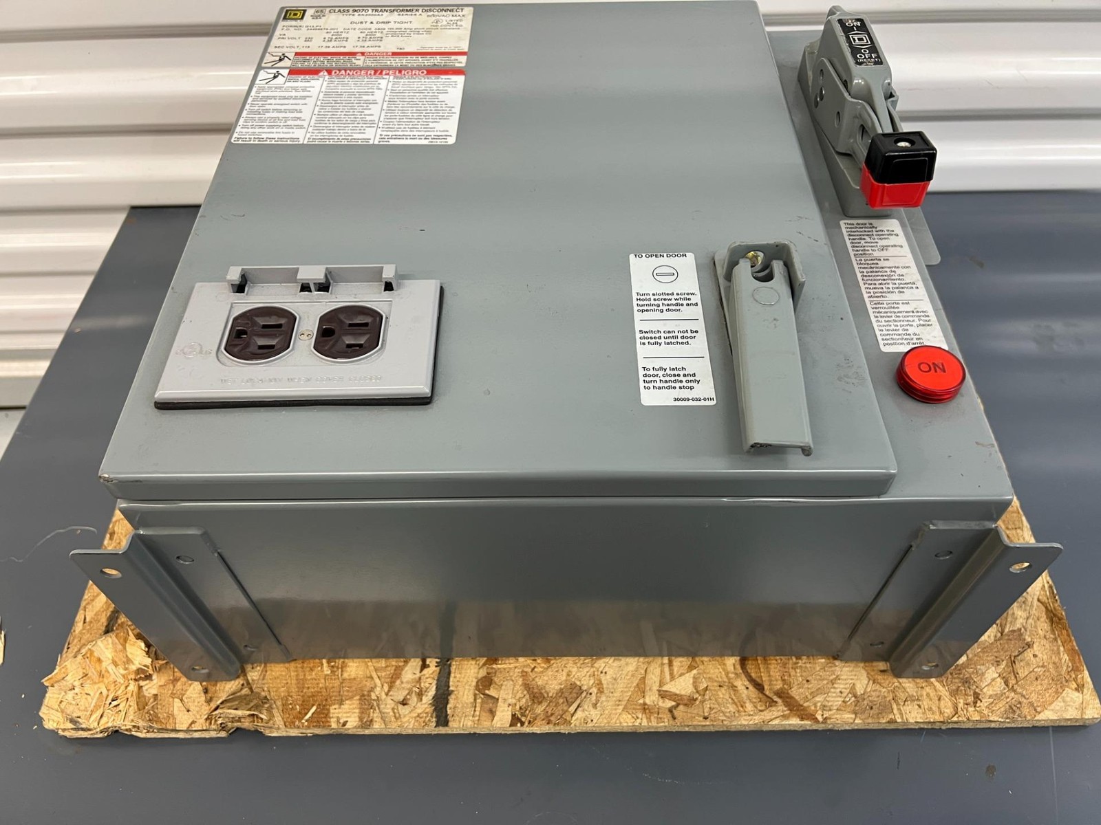 Square D SK2000A3, Transformer Disconnect With 2 KVA Transformer 9070TD2000D1
