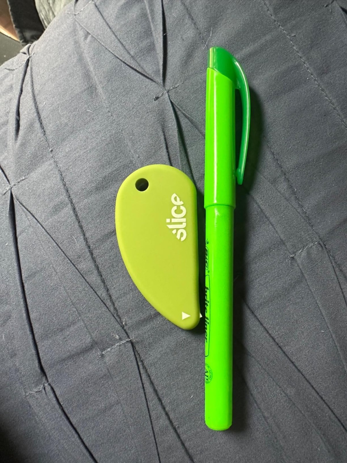 Ambidextrous Safety Cutter with Non-Slip Rubber Handle & Built-In Magnet