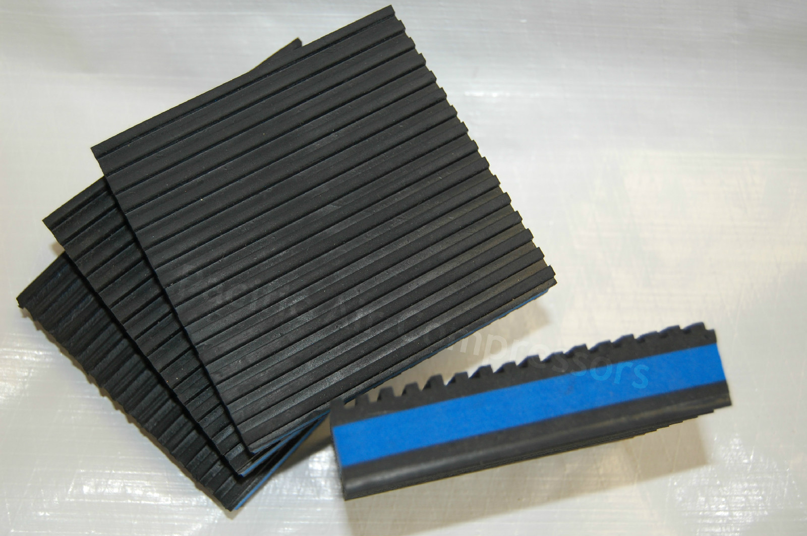 4 x 4 INDUSTRIAL ISOLATOR PADS (set of 4) vibration pad
