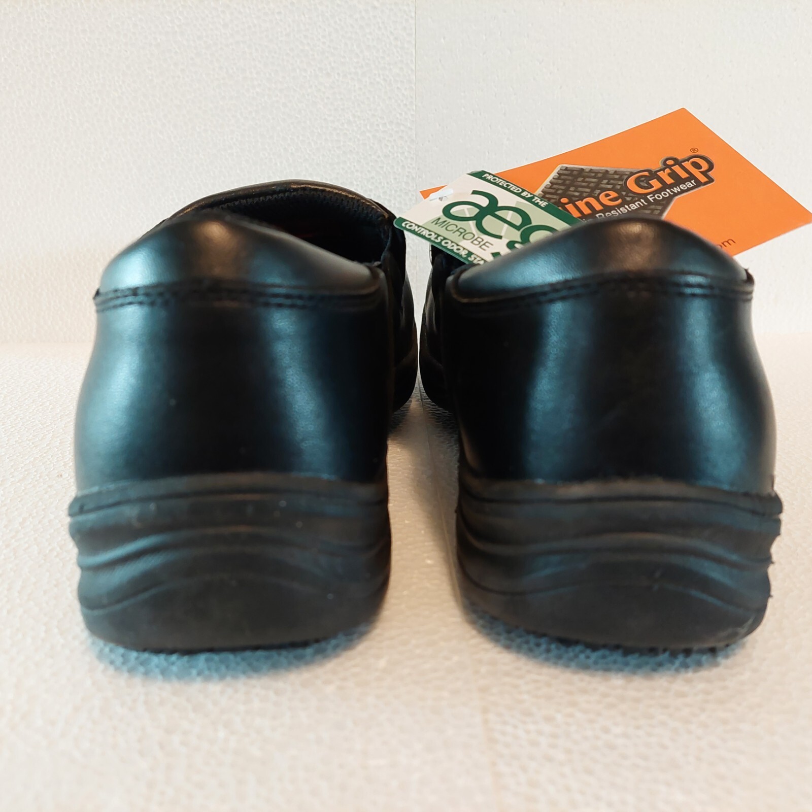 ? Genuine Grip Women 10~Mens 8~ Slip Resistant~Antimicrobial~Dream Work Shoes