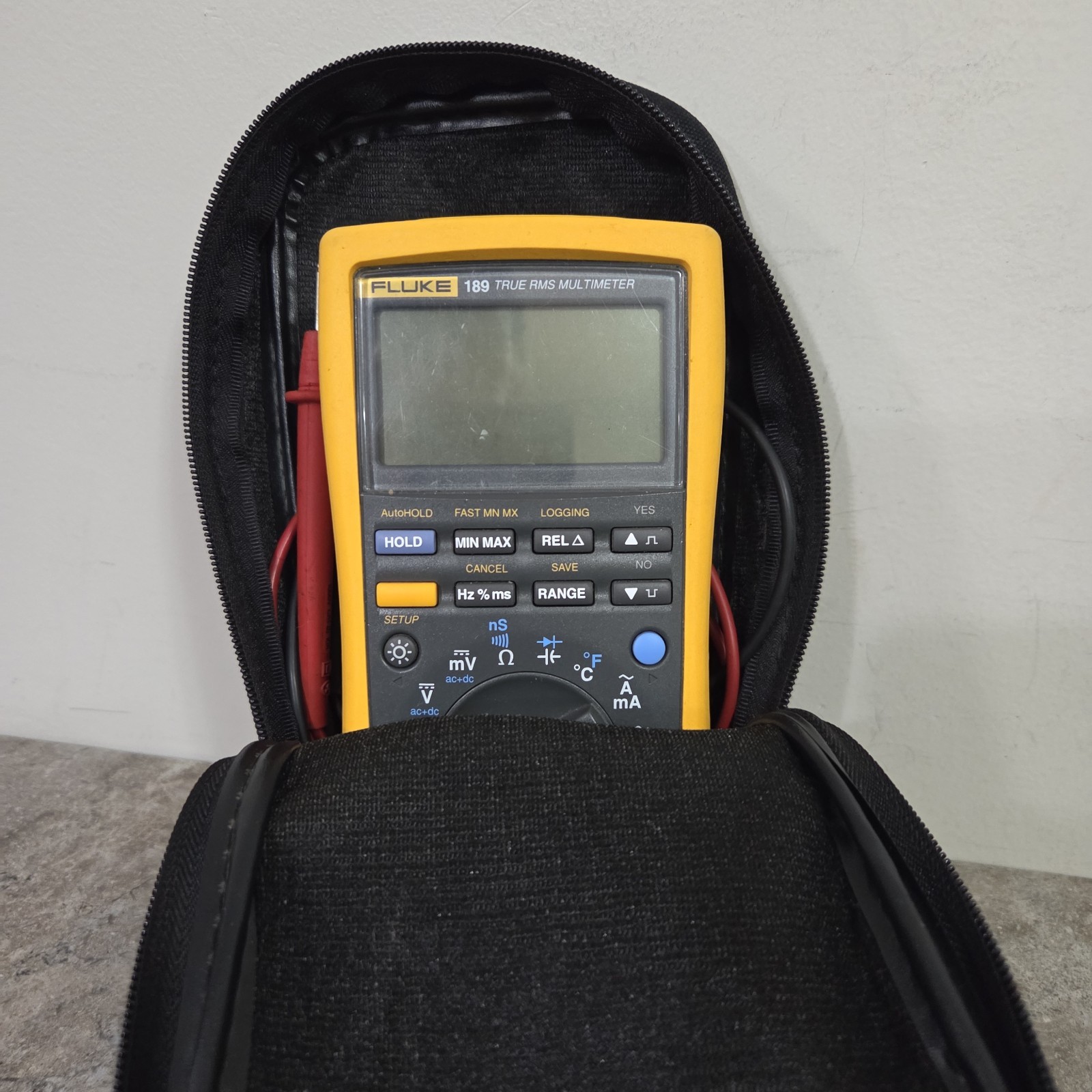 Fluke 189 True RMS Multimeter With Leads and Case Tested *Free Shipping*