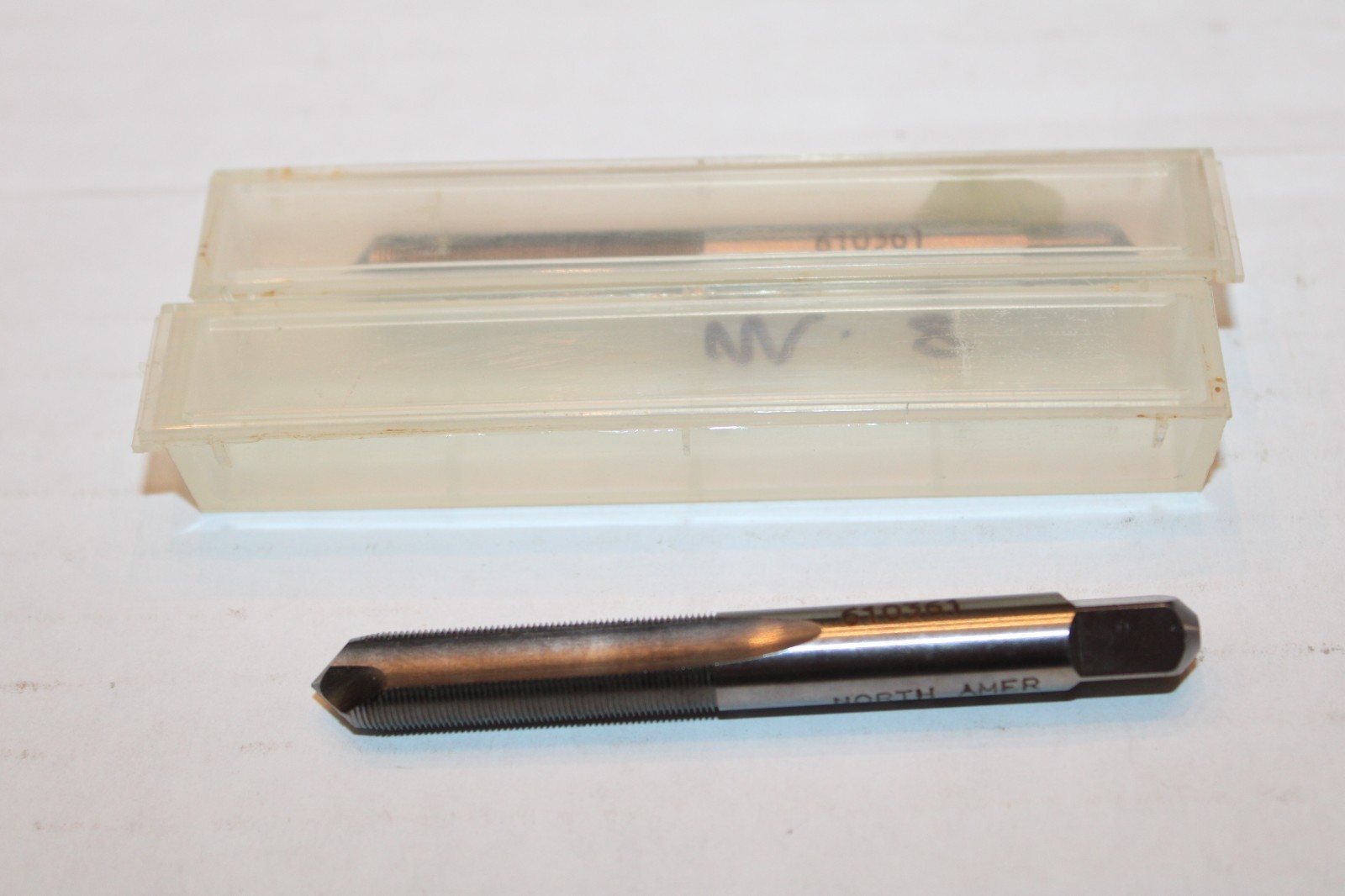 2 NORTH ANERICAN 610361 HAND TAP – M8X.5 GD-4 +.002 HSS – 2 3/4″L NEW
