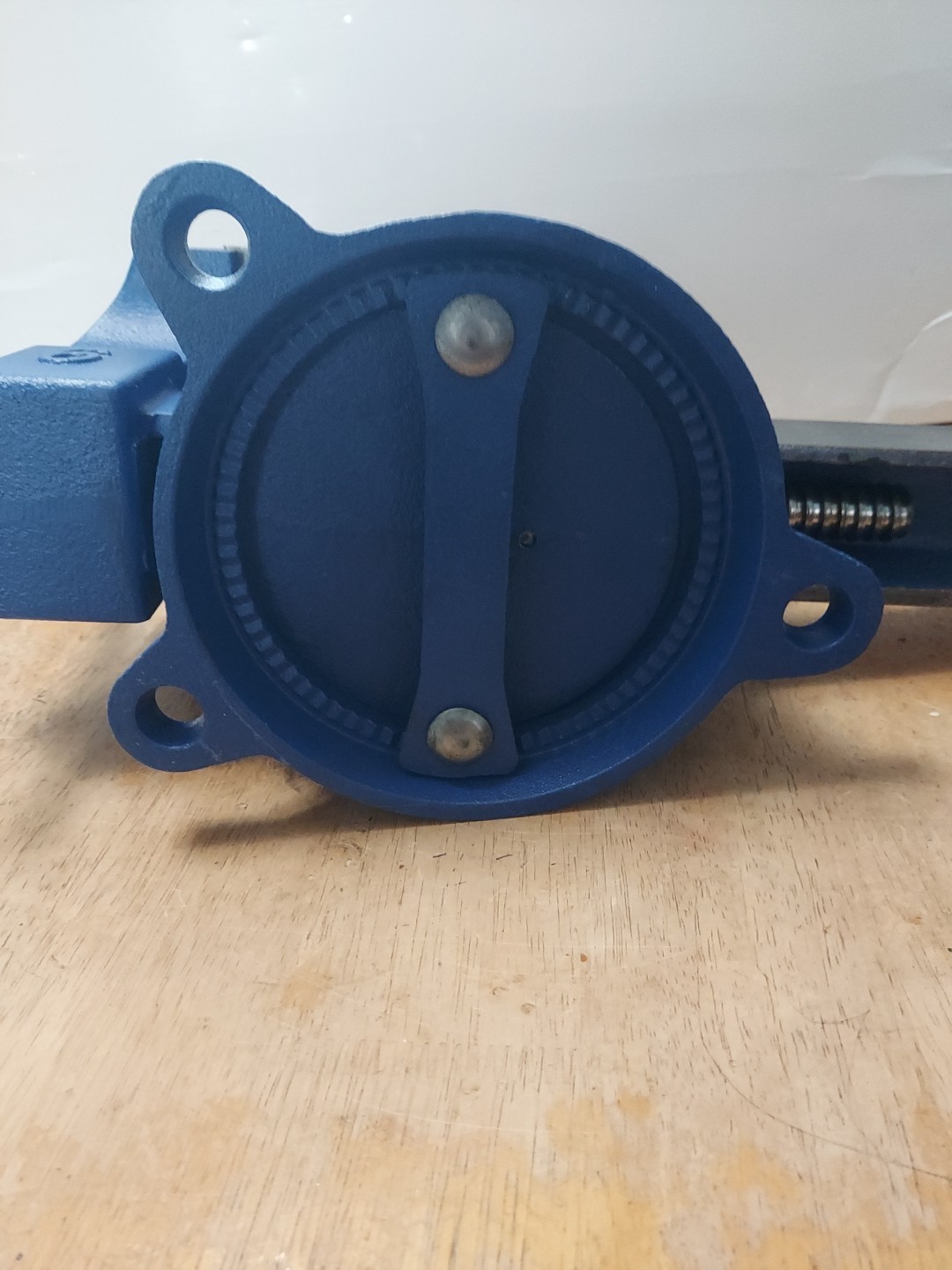 Bench Vise 6″ Jaws HD with Anvil Swivel Base NEW Open Box