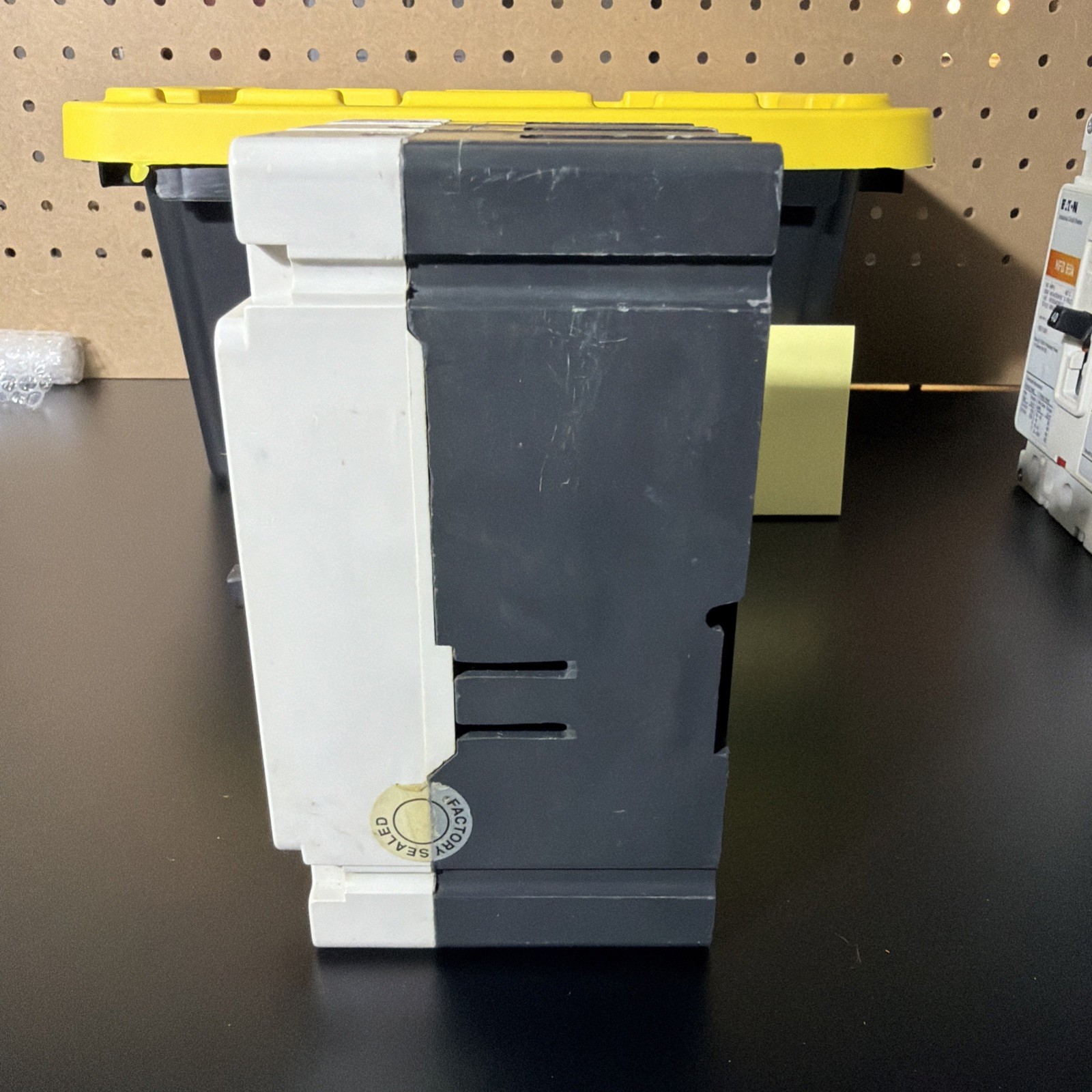 Eaton HFD 65k HFD3040BEP10 Molded Case Circuit Breaker, 3-Pole, 40A, 600V (NNB)