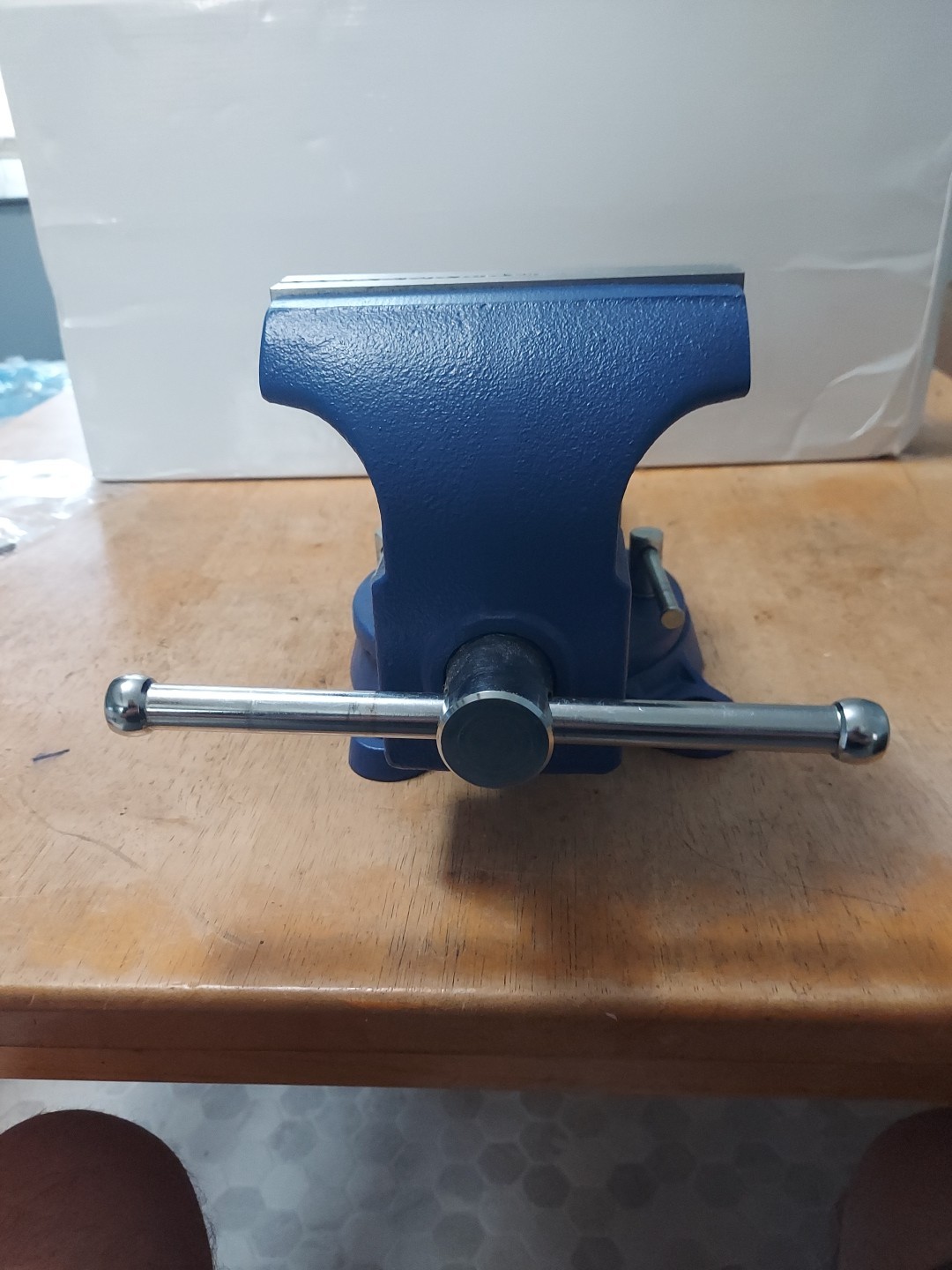 Bench Vise 6″ Jaws HD with Anvil Swivel Base NEW Open Box