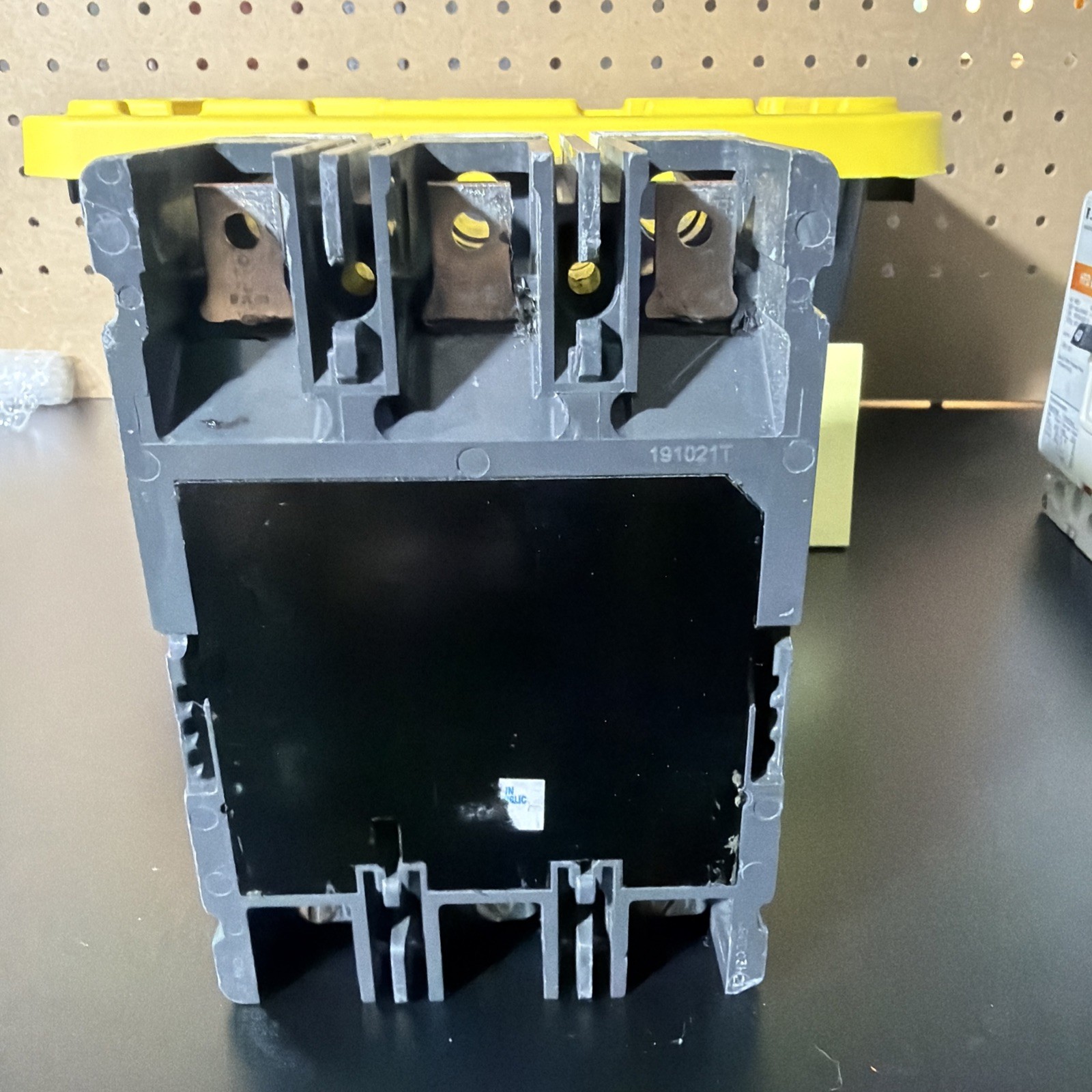 Eaton HFD 65k HFD3040BEP10 Molded Case Circuit Breaker, 3-Pole, 40A, 600V (NNB)