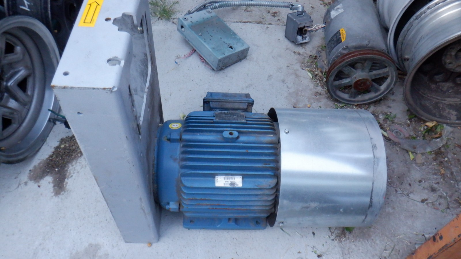 Weg 15 hp electric motor 208-230 / 460 Volts 3540 RPM