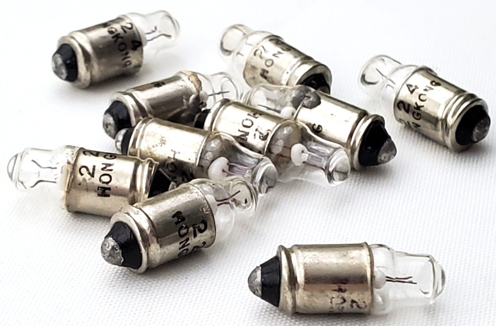 Box of 100 Miniature Lamps 224 2.15 Volt Single Contact Hong Kong