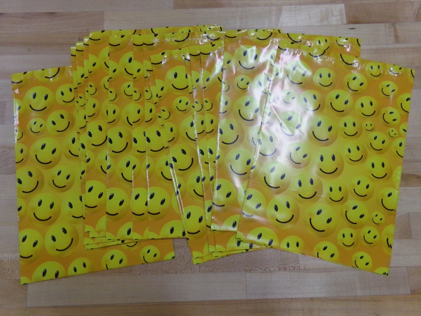 100 SMILEY FACES 10×13 Designer Mailers Poly Shipping Envelopes Bags