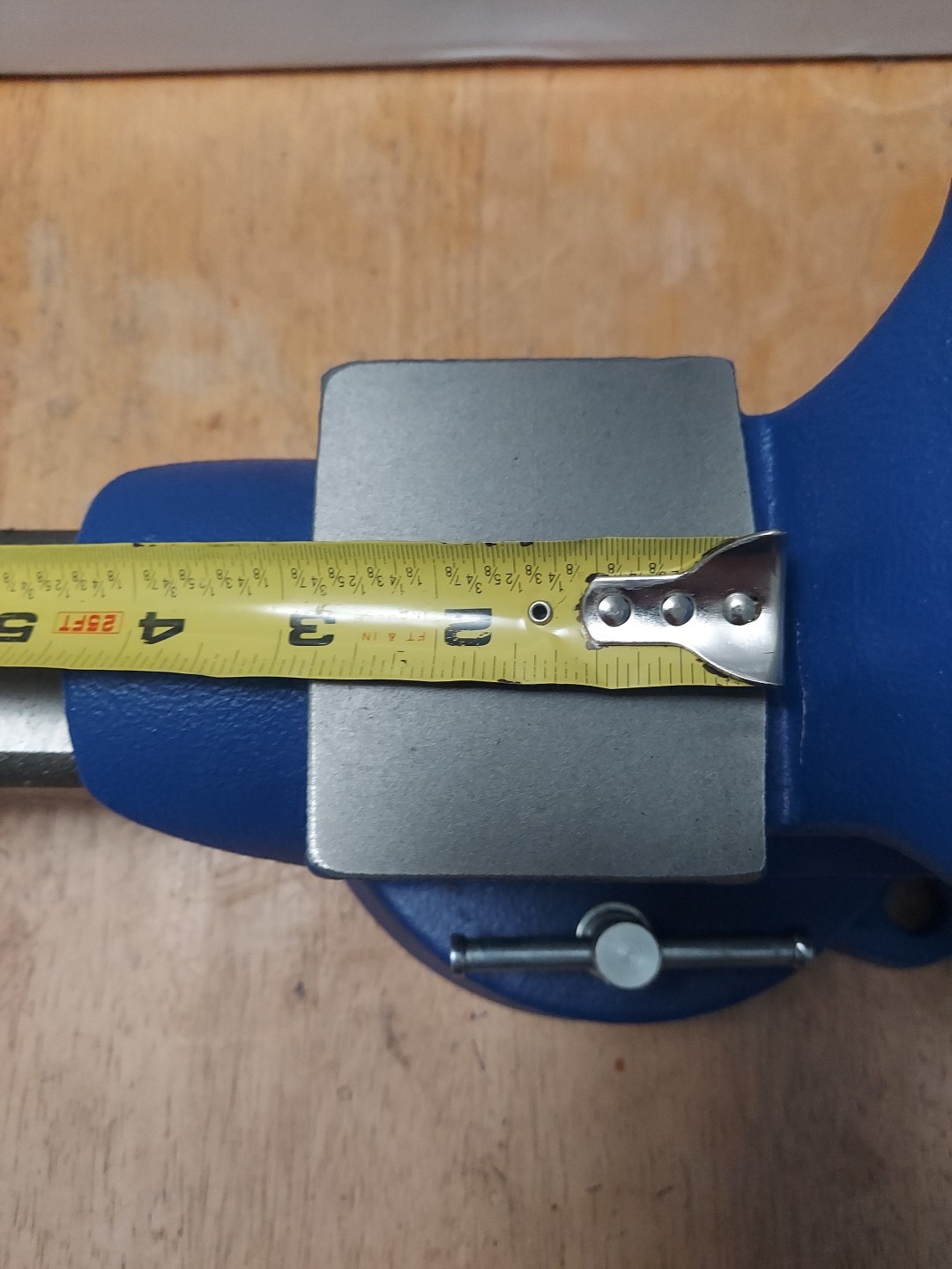 Bench Vise 6″ Jaws HD with Anvil Swivel Base NEW Open Box