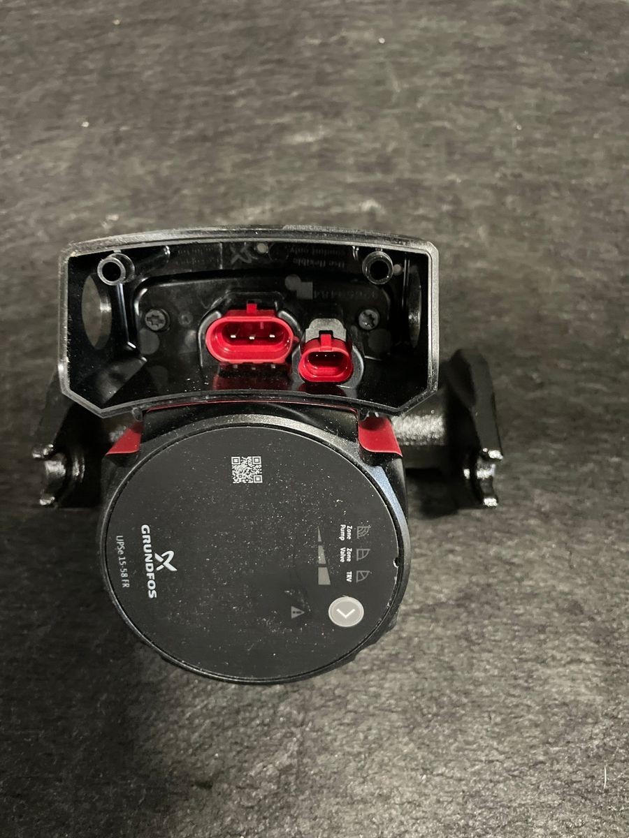 GRUNDFOS UPSe 15-58 FR High Efficiency ECM Wet Rotor Cast Iron Circulator Pump