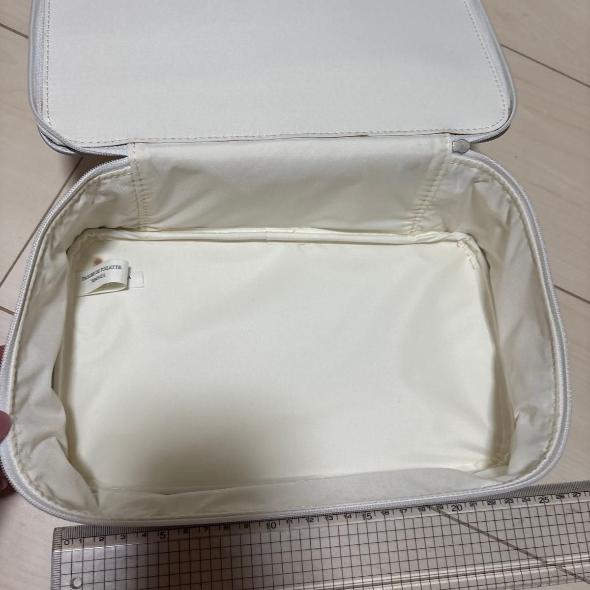 Dior Parfums Novelty Pouch White Silver Cosmetic Case MakeUp Bag Luxury