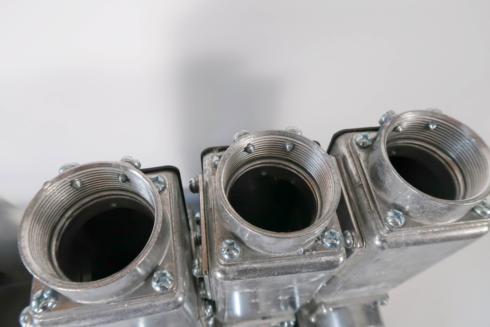 Lot of 6 Arlington 935 AnyBODY Conduit Body 2″ Combo EMT / Rigid Metallic
