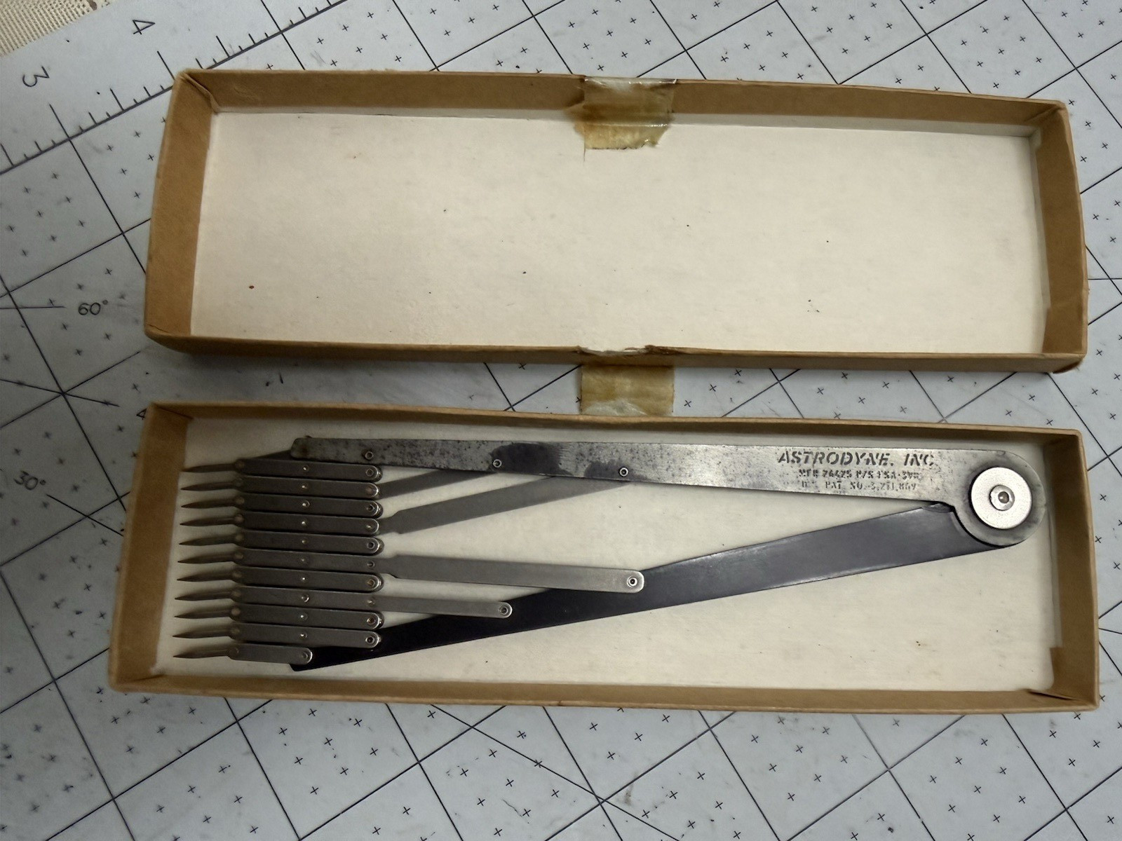 ASTRODYNE VINTAGE 6675-00599-8880 DIVIDER, EQUAL SPACING 8/82 AS SHOWN