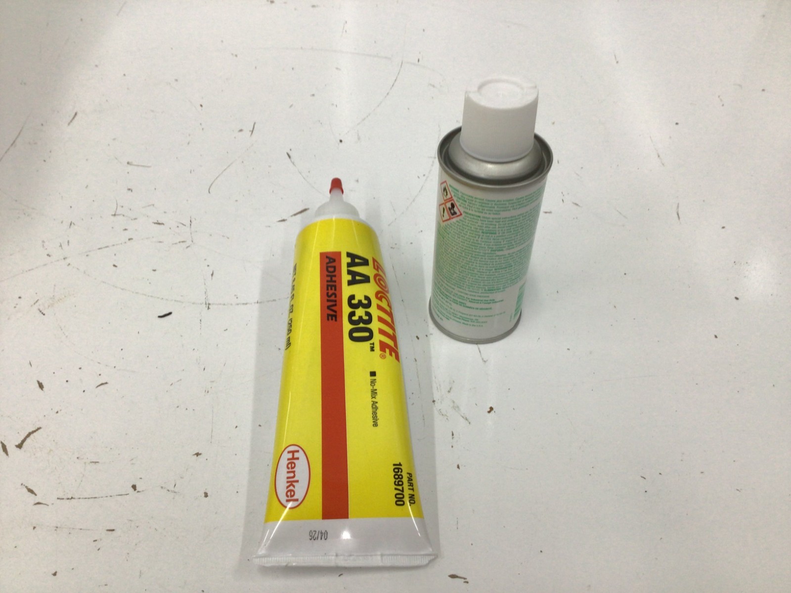 Loctite 1690727 Acrylic Adhesive, 25 Ml, Syringe, Yellow, 330 Series, 5 Min