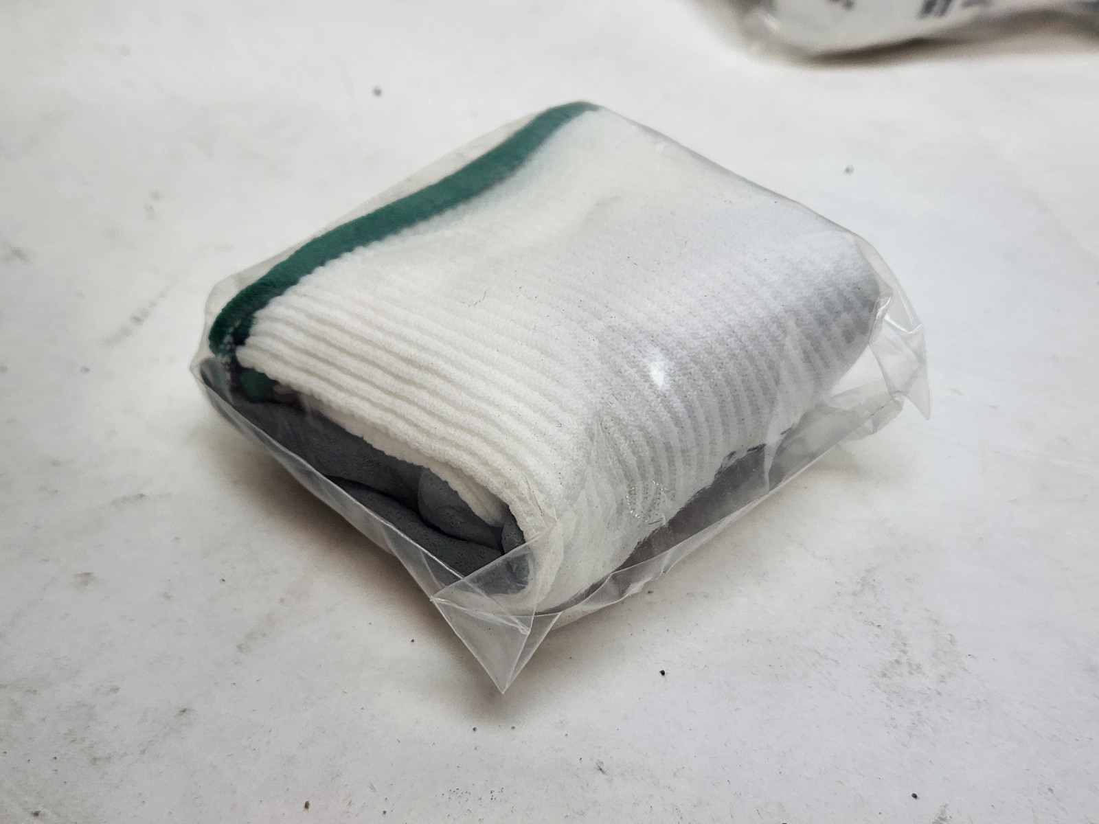 6 Pairs – PIP 34-800 MaxiFoam G-Tek Premium Nitrile Foam Coated Gloves Size: Med