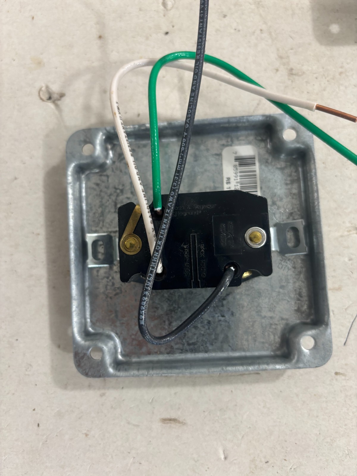 Lot of 8 – P&S L5-15R, 15A 125V Turn-Loc Single Receptacle with Steel Cover