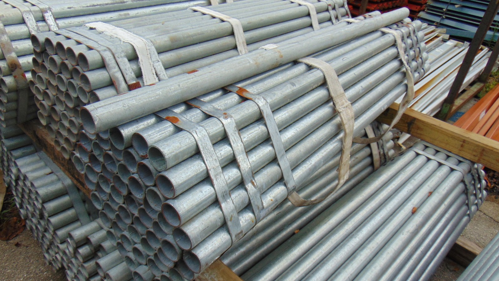 Galvanized Steel Pipe – 1-1/2″ x 5′ – SCH40 – Industrial Plumbing Conduit