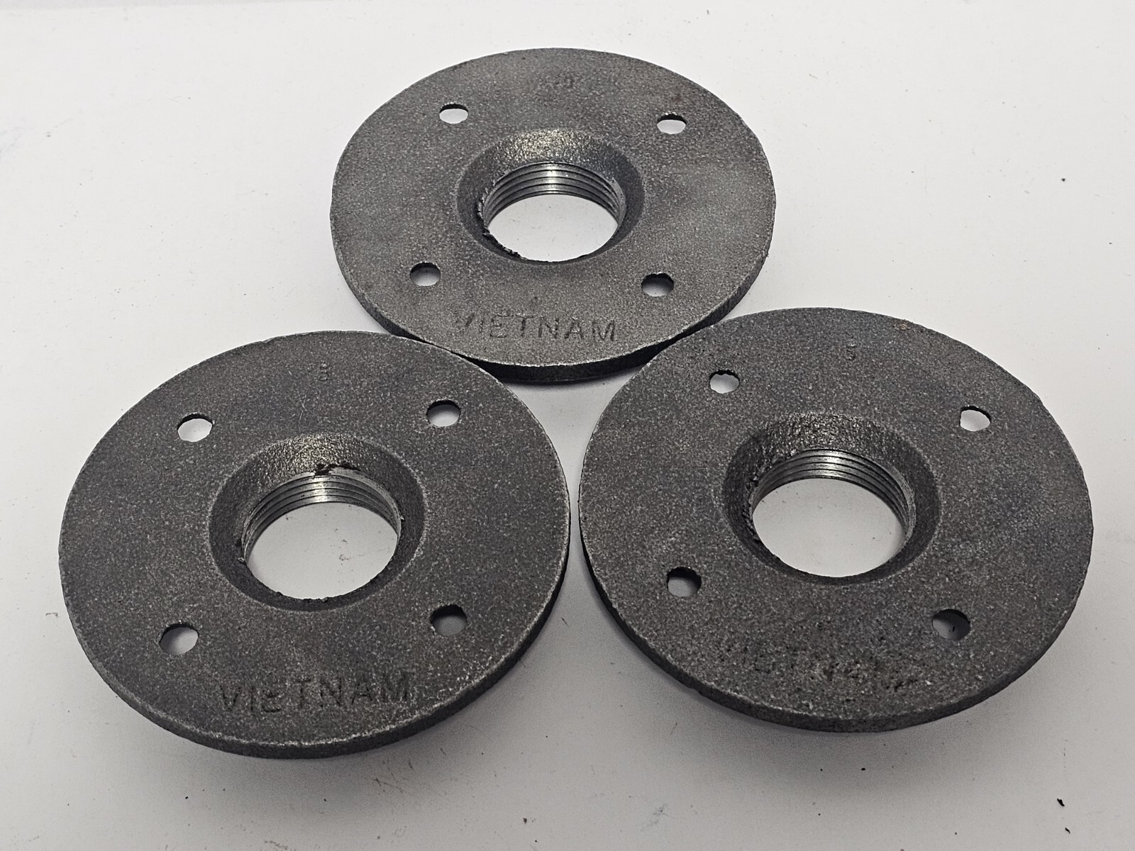 FLOOR FLANGE MALLEABLE IRON 1″ FNPT VIETNAM LOT OF 3