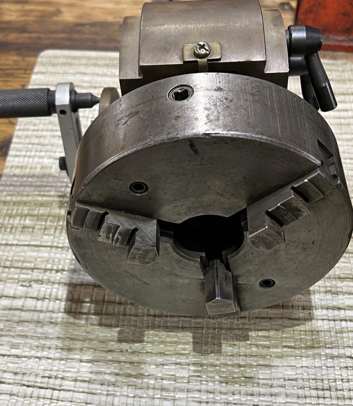 Yiyen Universal Dividing Head w/6” Chuck Nice Shape—Taiwan (loc:wa)