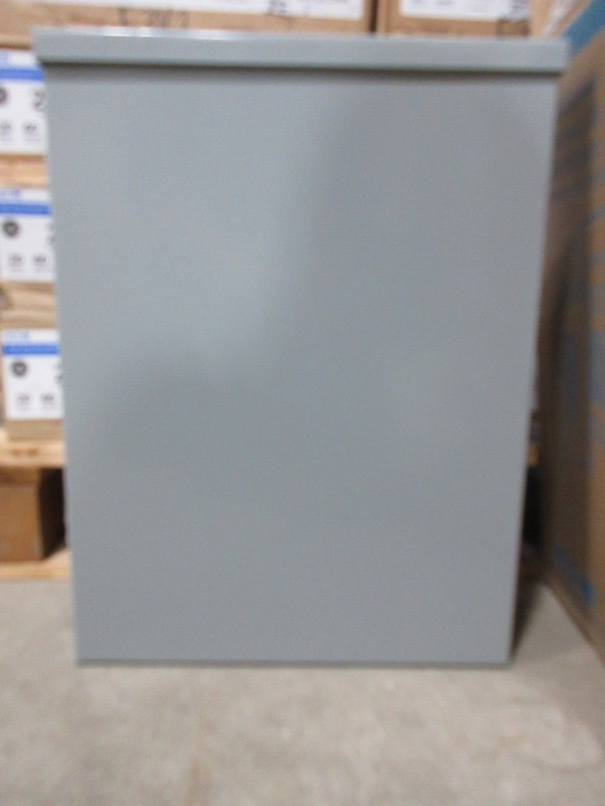Eaton BRP12L200R Main Lug BR Loadcenter 200A 120/240V 1PH3W N3R -E3166 NEW-B