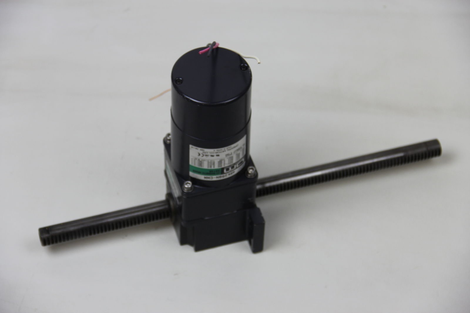 Oriental Motor 4RK25GN-CWM Magnetic Brake Motor with 4LF45N-4 Linear Head – USED