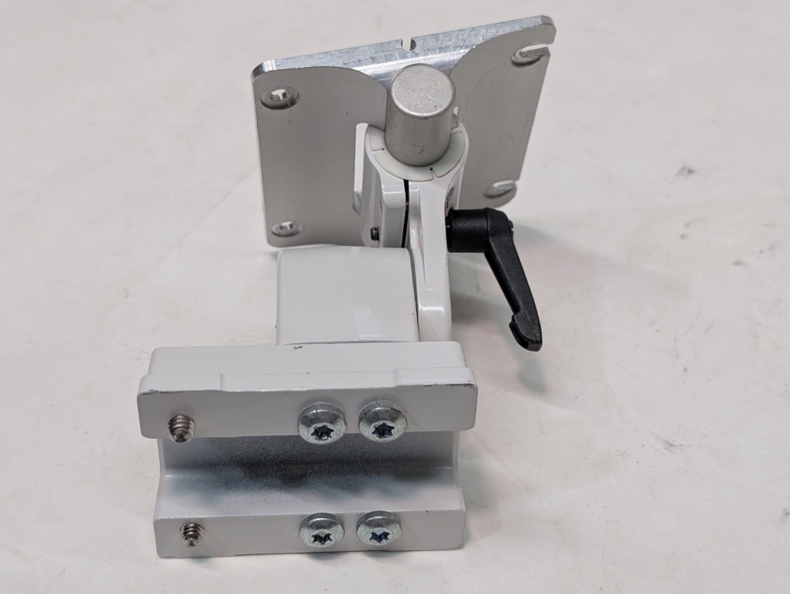 GCX WMM-0001-04 Articulating Wall Mount, max load 30 lbs/14kg, as shown in pics