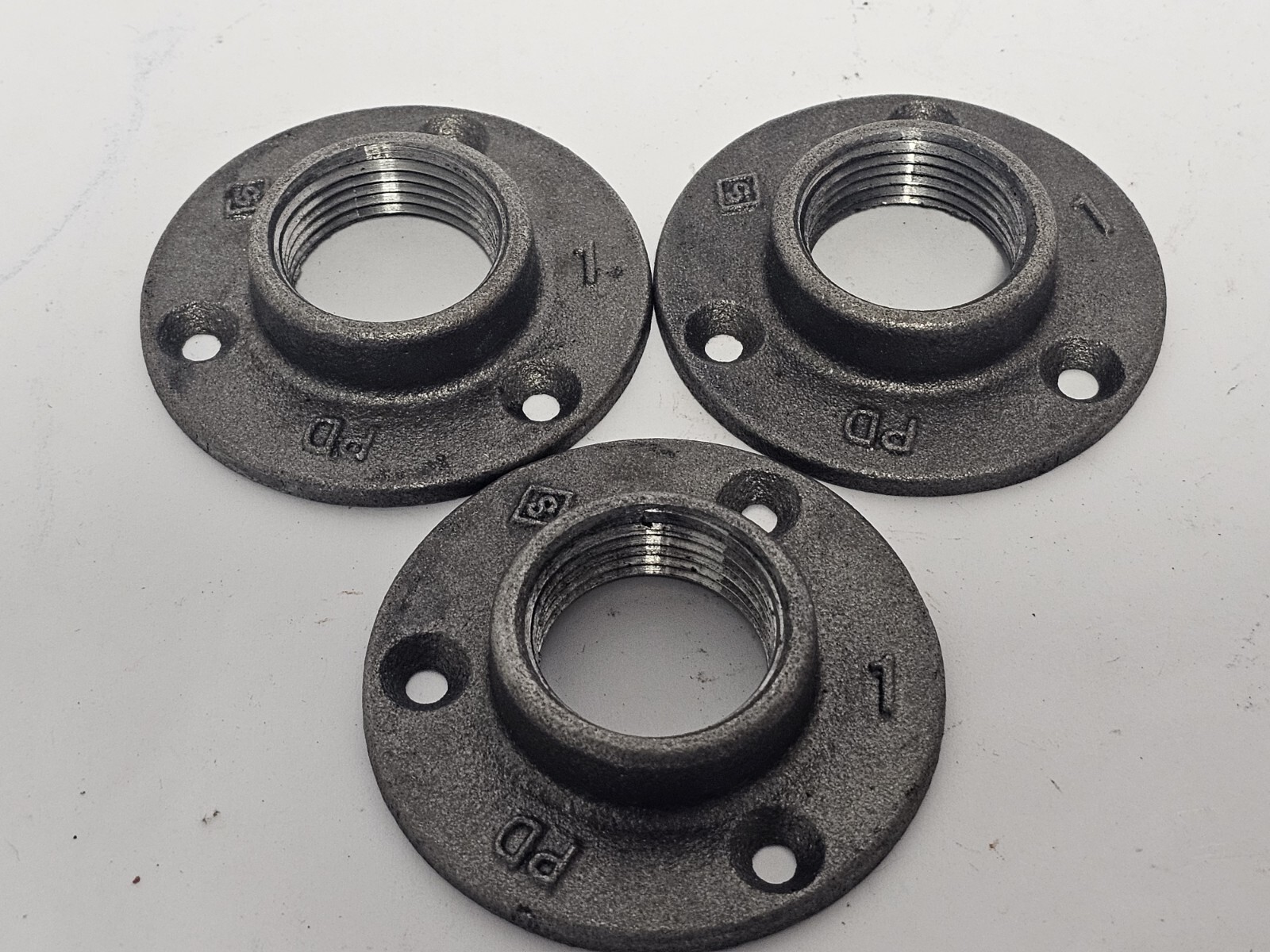 FLOOR FLANGE MALLEABLE IRON 1″ FNPT VIETNAM LOT OF 3