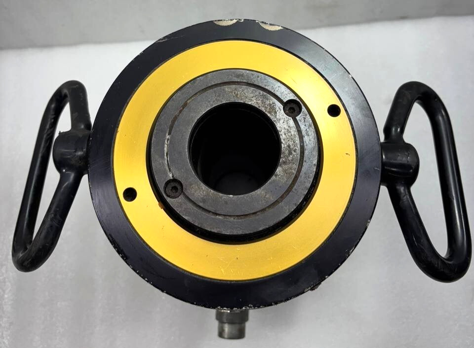 Enerpac RACH604 65.6 ton Capacity 3.94 in Stroke Aluminum Hollow Plunger Used