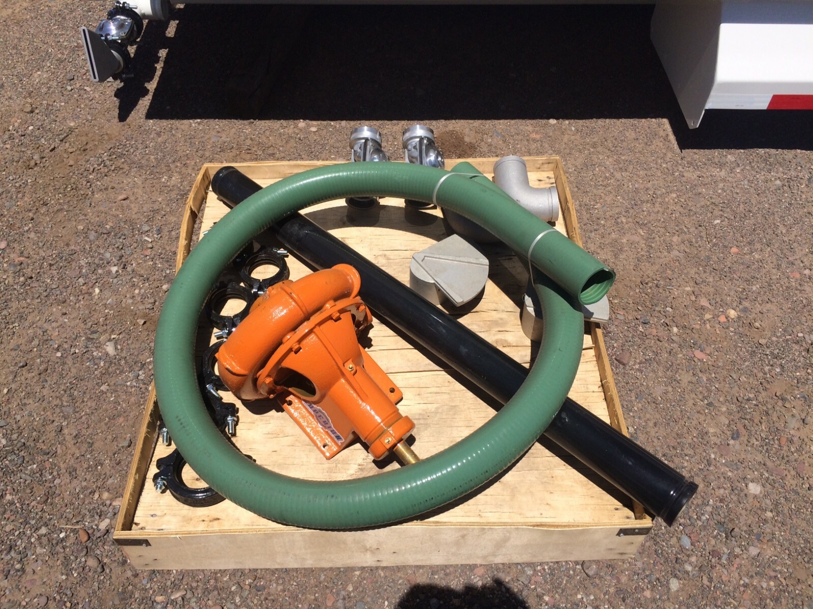 New 4,000 gallon TANK KIT with 6 sprays (2)- front (2) -rear (2)- side, pump