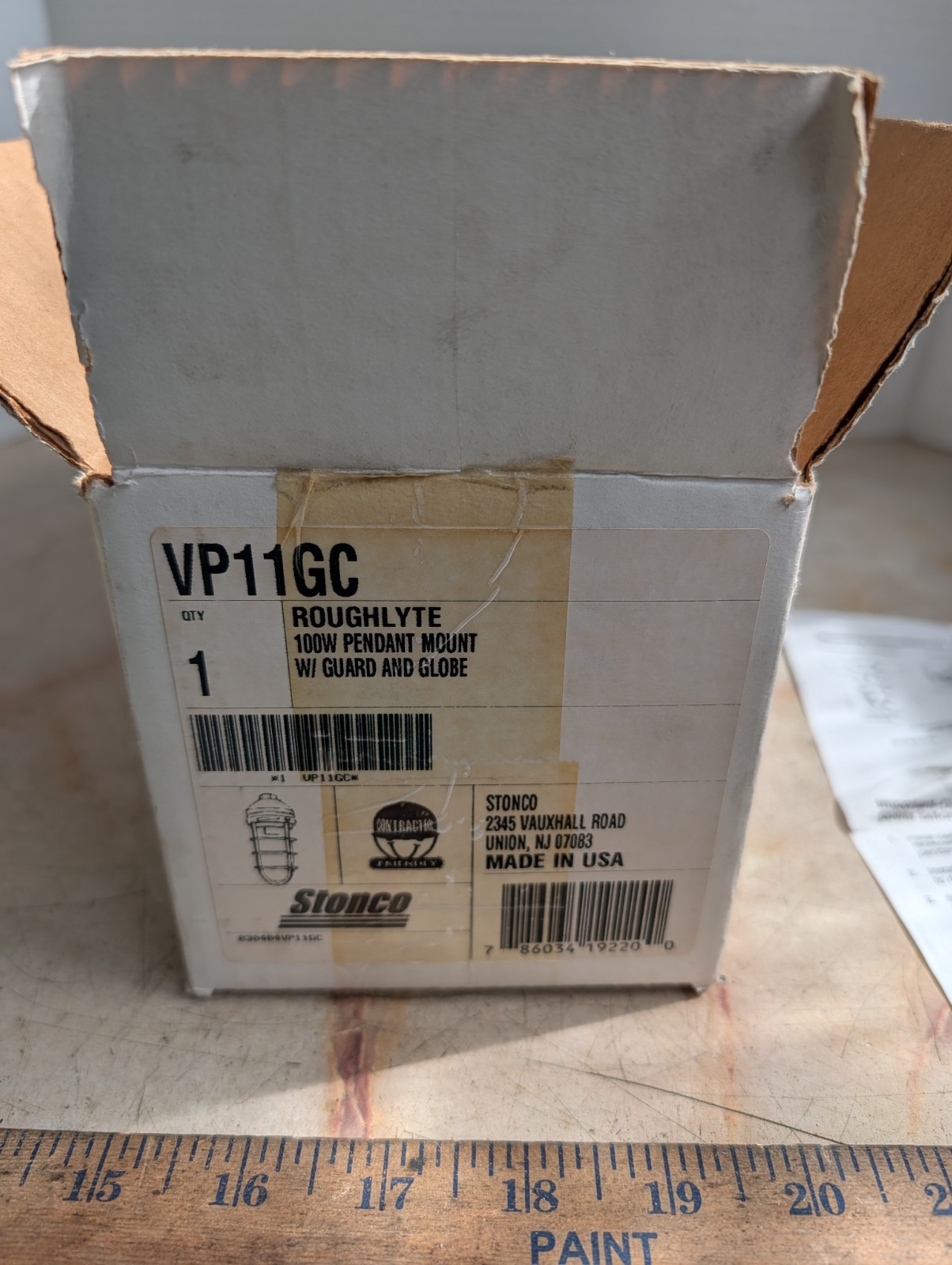 STONCO VP11GC ROUGHLYTE 100W PENDANT MOUNT LIGHT W/ GUARD & GLOBE – NEW