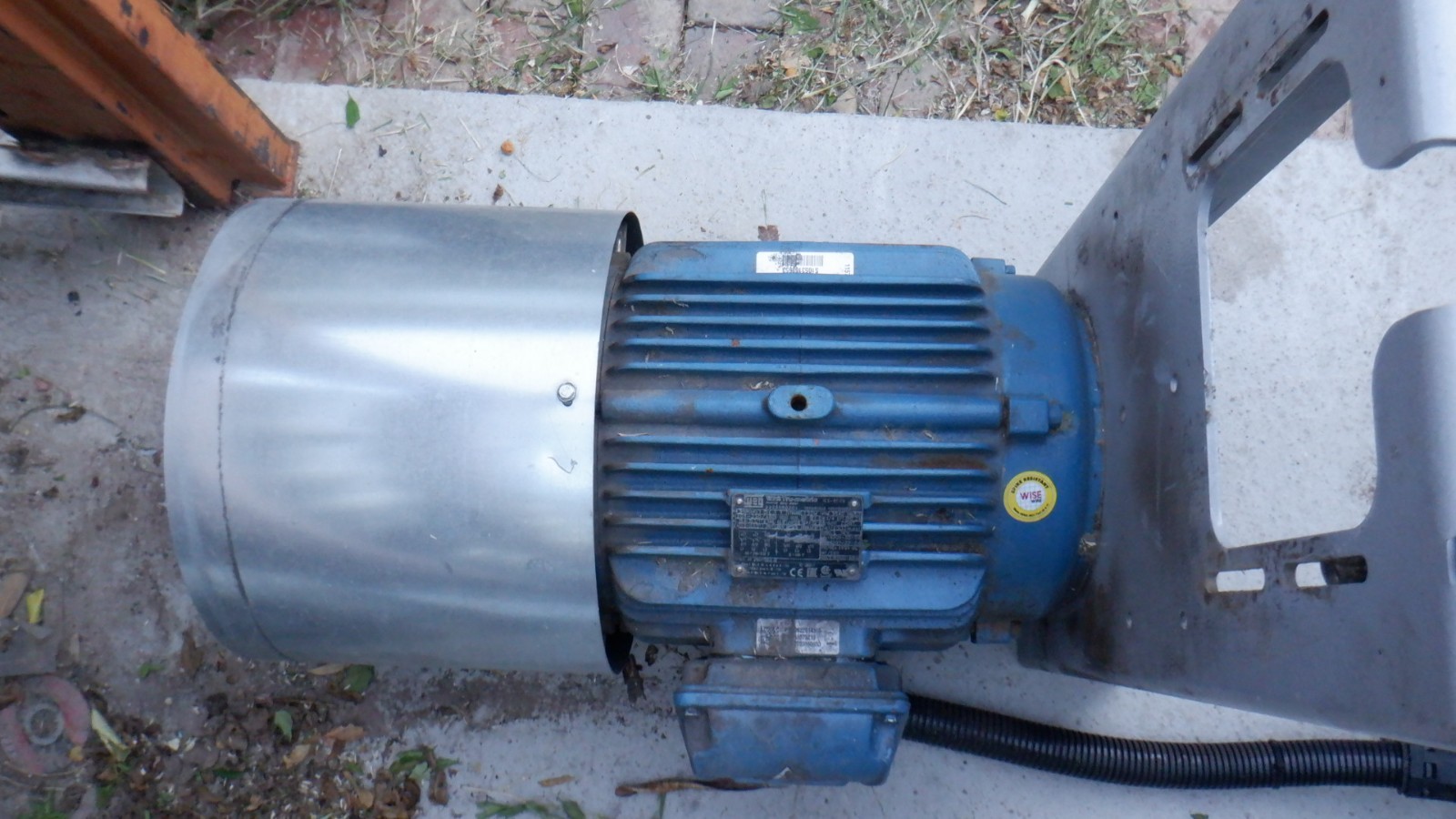 Weg 15 hp electric motor 208-230 / 460 Volts 3540 RPM