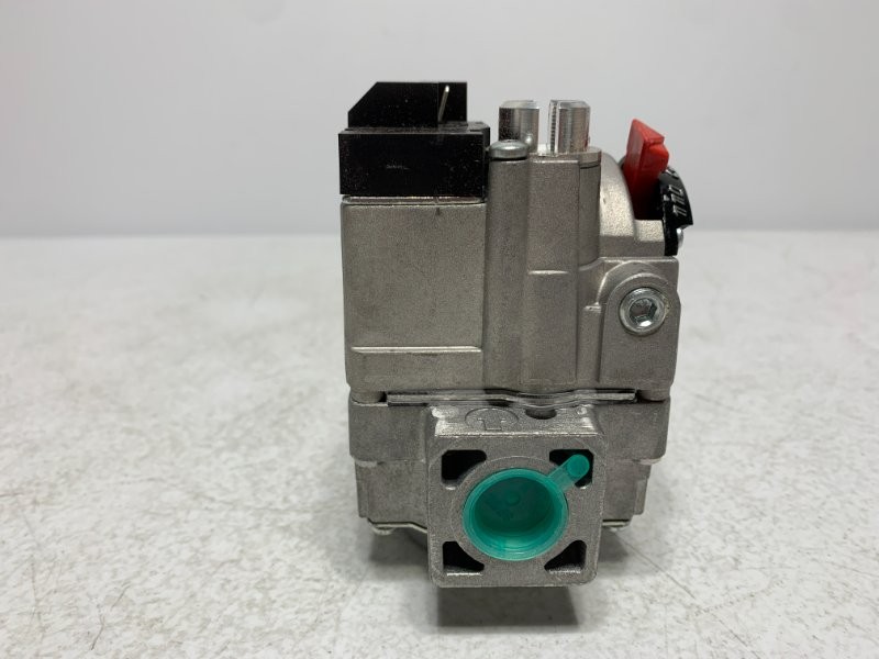 Robertshaw 720-400 Gas Valve 24V 150000 BTU 1/2″ x 3/4″