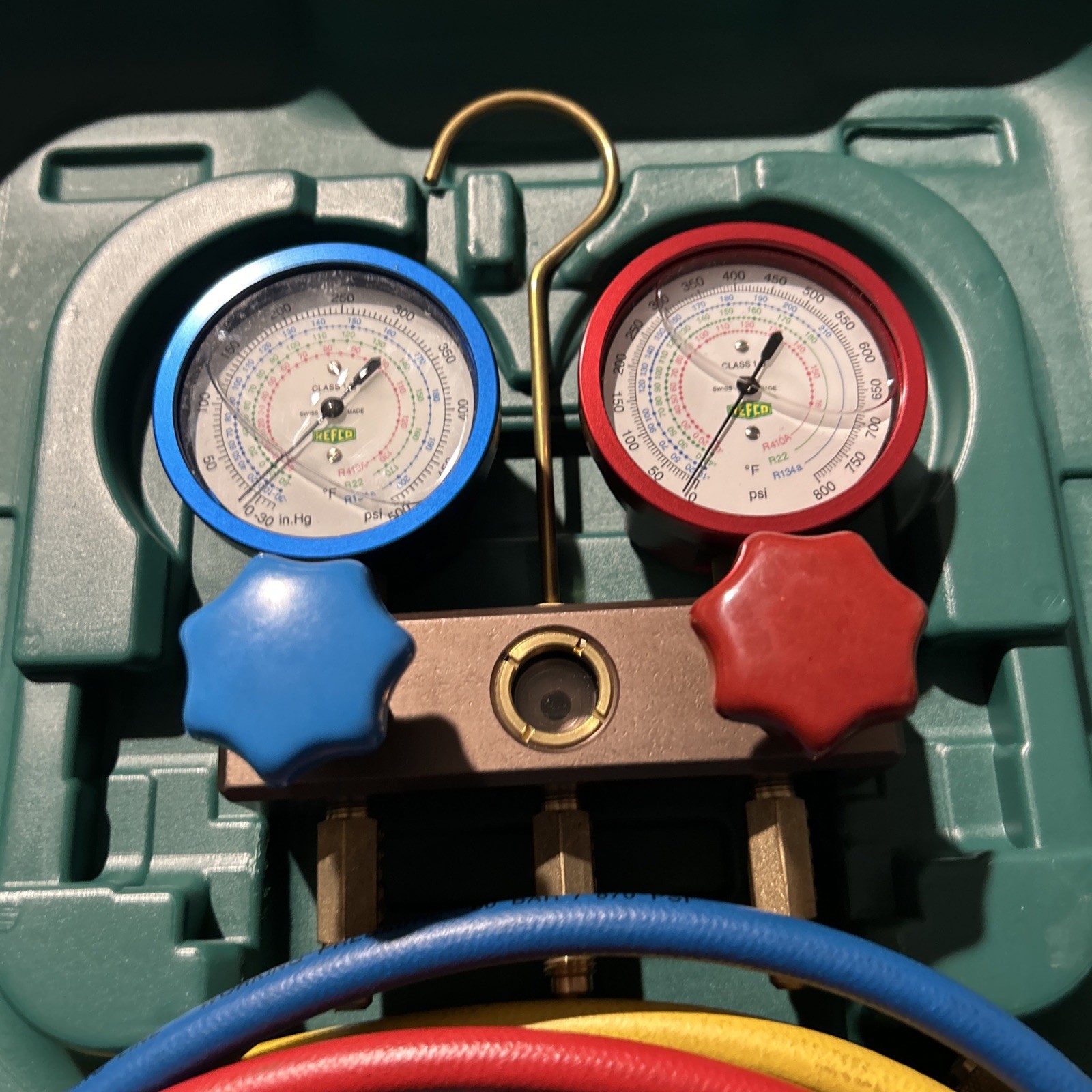 REFCO GYLCERIN FILLED REFRIGERATION GAUGE MANIFOLD SET WITH CARRY CASE W/ Hoses