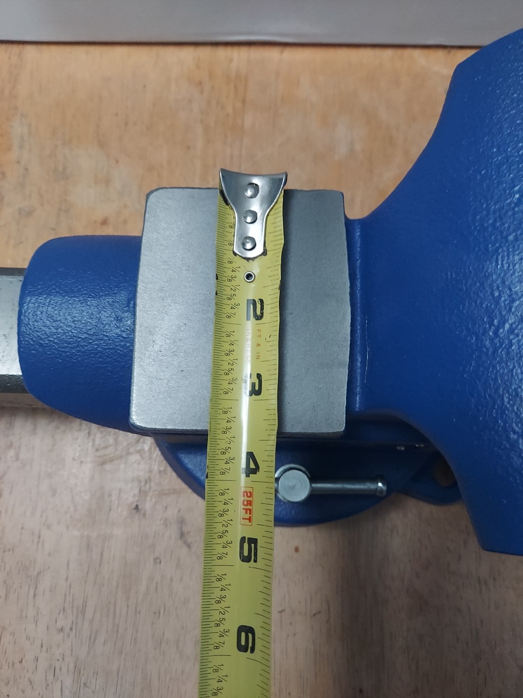 Bench Vise 6″ Jaws HD with Anvil Swivel Base NEW Open Box