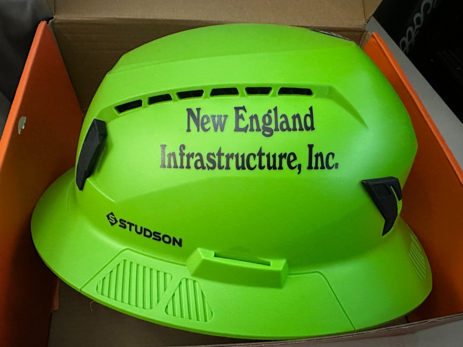 BRANDED Studson SHK-1 Vented Full Brim Class C Type II – Green Safety Helmet