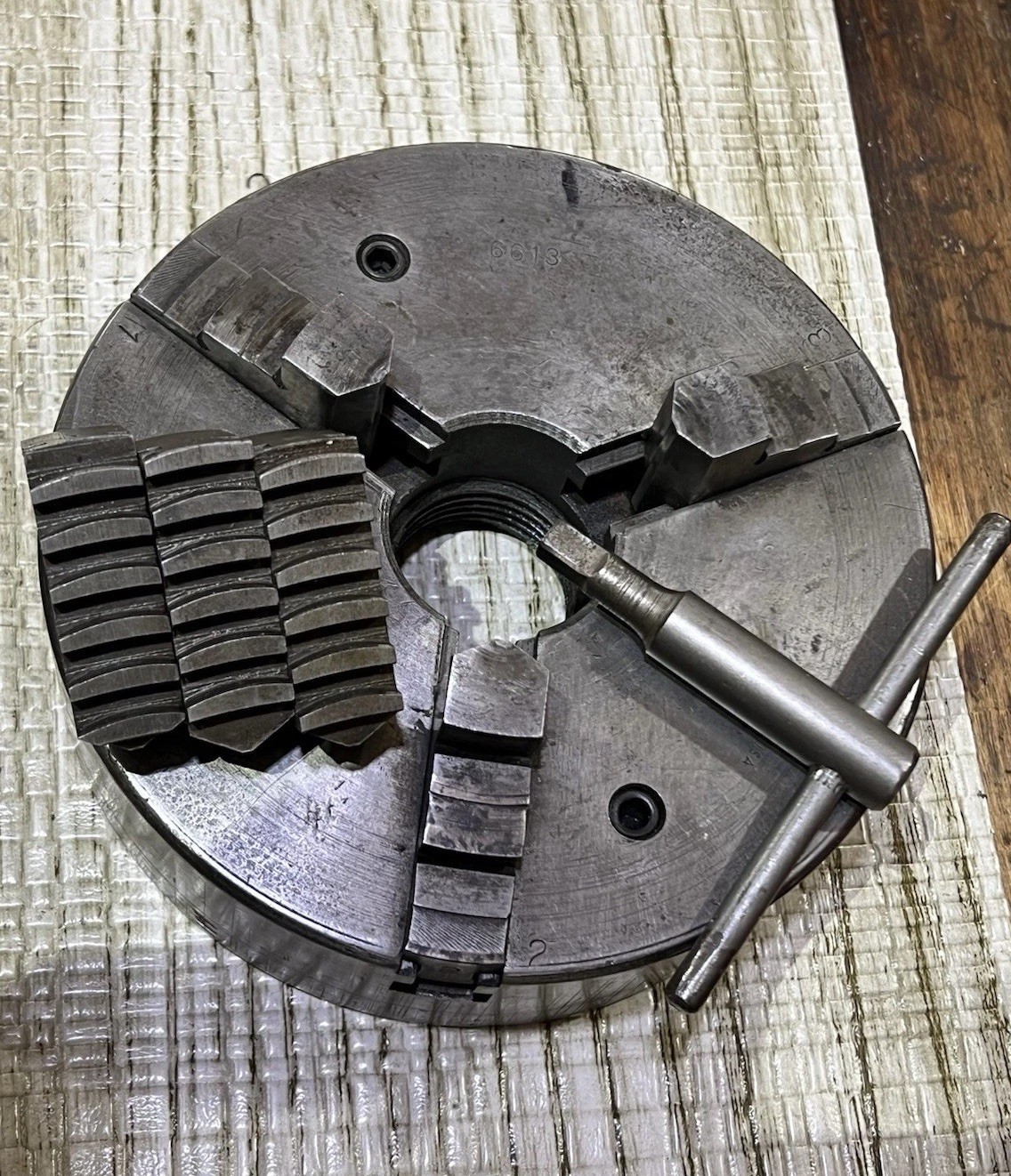 Yiyen Universal Dividing Head w/6” Chuck Nice Shape—Taiwan (loc:wa)