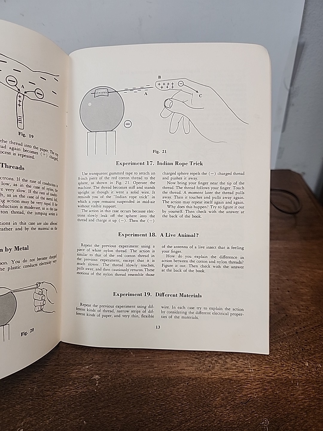 VINTAGE DYNATRON ELECTROSTATIC GENERATOR – WORKING WITH EXPERIMENT BOOK