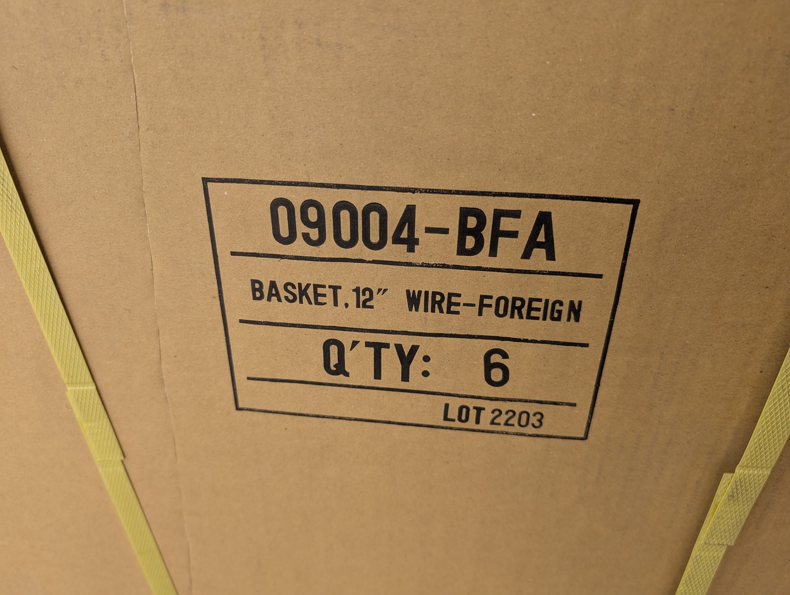 Case of 6 Unbranded 09004-BFA 12 in White Wire Baskets Made in Taiwan in box