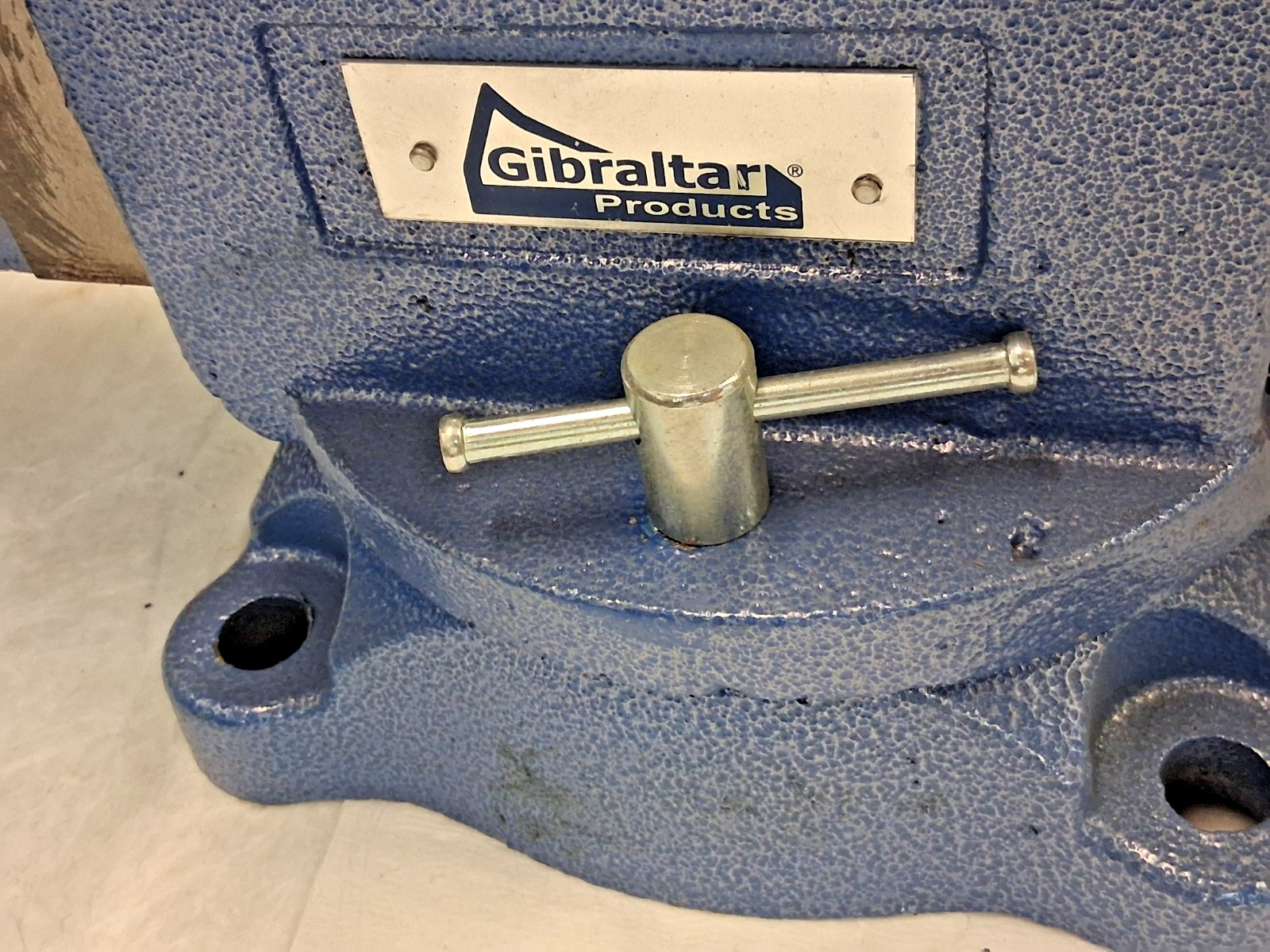 Gibraltar Bench & Pipe Combination Vise 8″ Jaw Width 4″ Depth CBV042