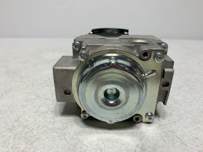 Robertshaw 720-400 Gas Valve 24V 150000 BTU 1/2″ x 3/4″
