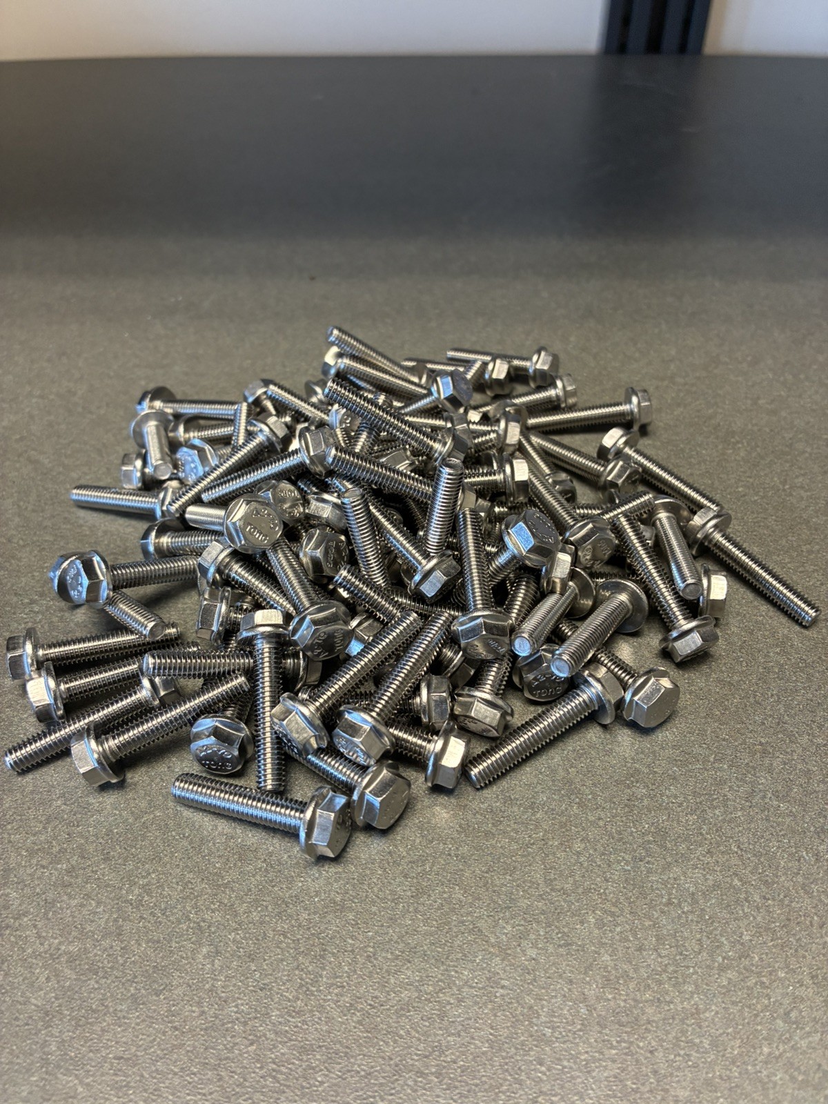 (100) M6 X 1.00 X 30 Stainless Steel DIN 6921 A2 Hex Flange Bolts M6x30mm Flange