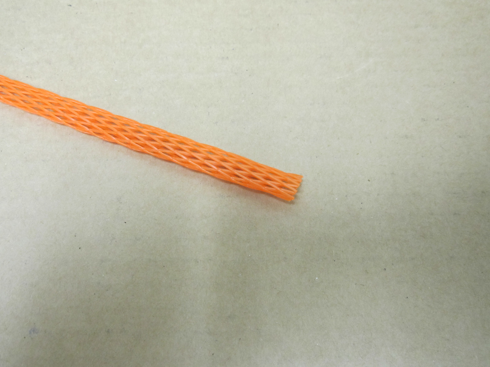FLEXIBLE POLYETHYLENE PLASTIC PROTECTIVE NETTING FOR 3/8″ – 5/8″ OBJECTS