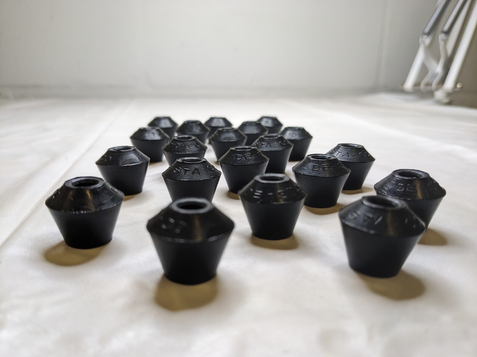 DE-STA-CO 0.79″ Max Diam 1/4-2 Thread Screw On Replacement Cap 20pc 215219