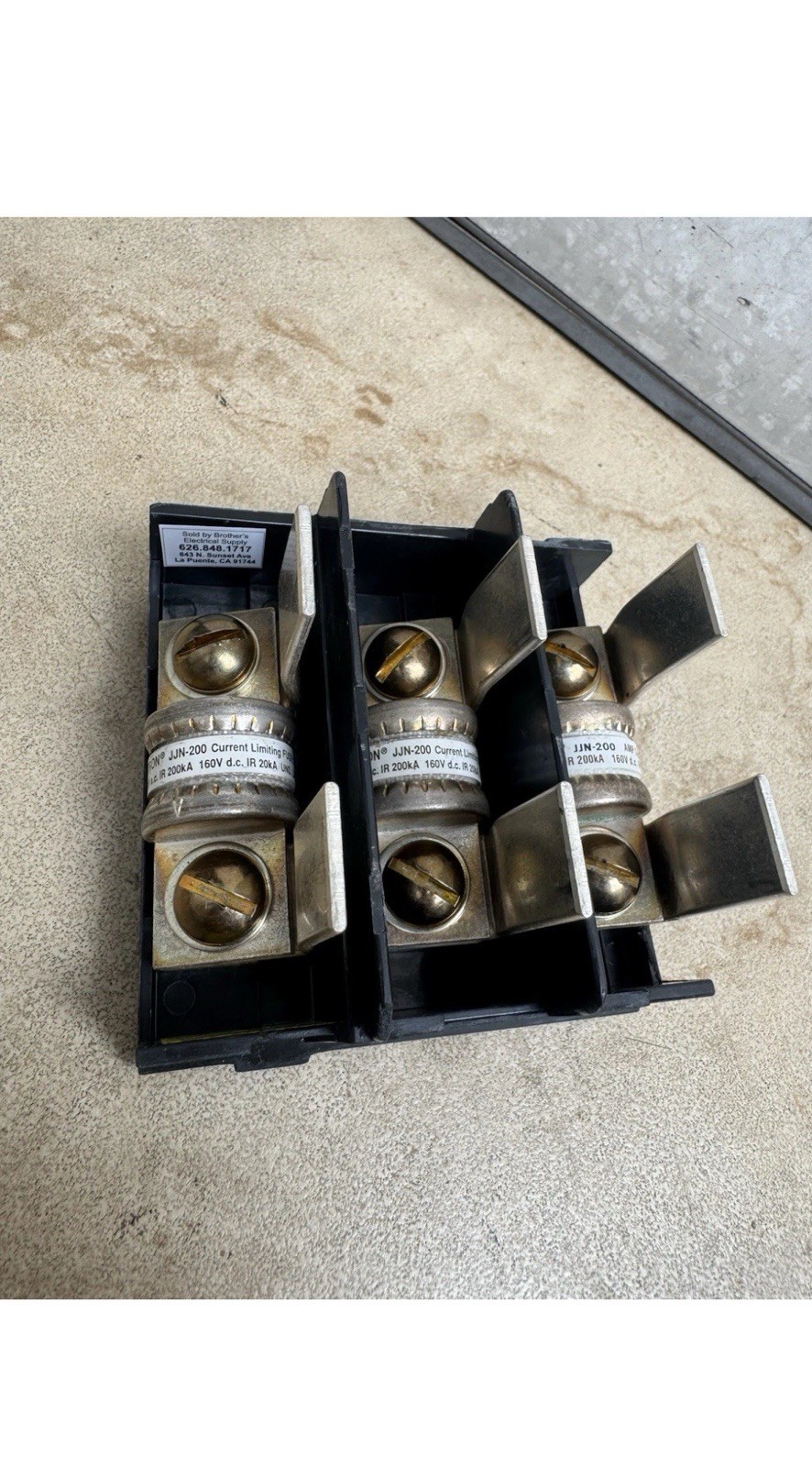 BoltSwitch PT324 PullOut 200A 3Pole 240V Included Fuses Shipping Same Day.