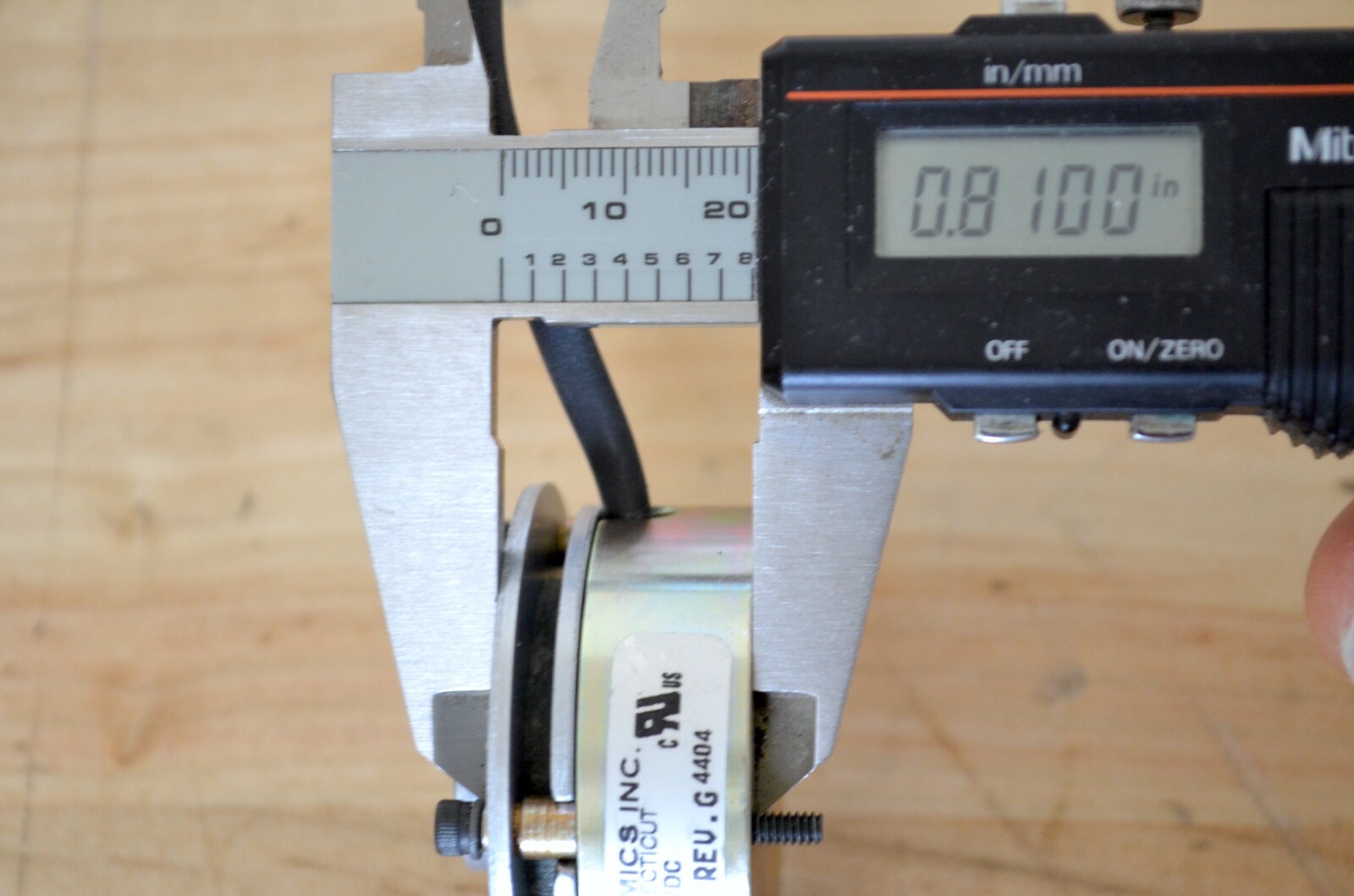 NEW Inertia Dynamics 1702-0029 Failsafe Electromagnetic Brake 18vdc , 1/4″ shaft