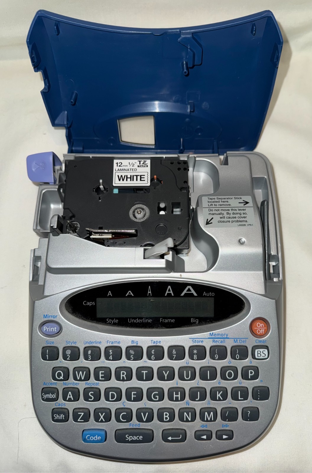 BROTHERS P-KTOUCH 1750 LABEL MAKER, BATTERY OR AC ADAPTER, WORKING